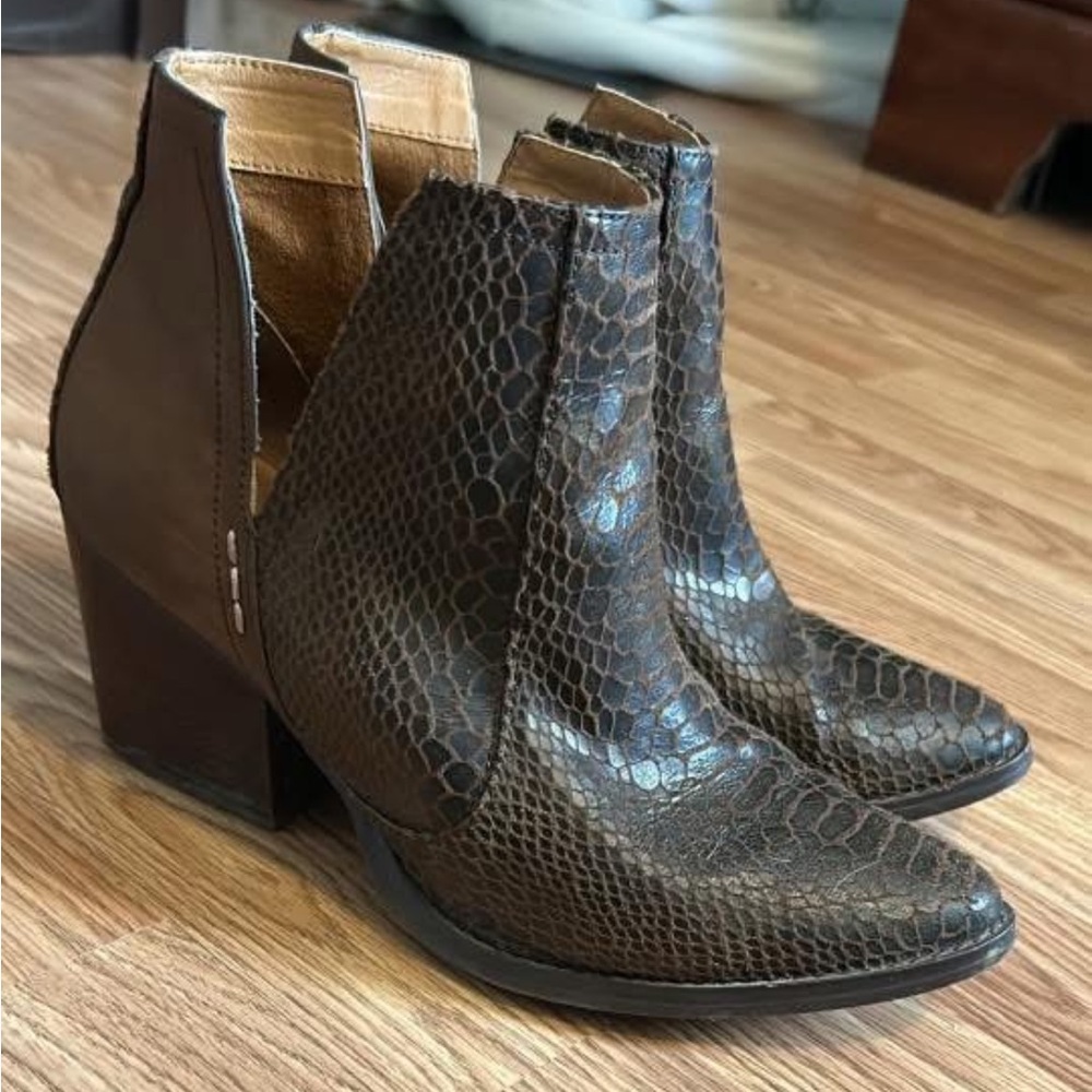 Brown Snakeskin Patterned Women's Ankle Boots